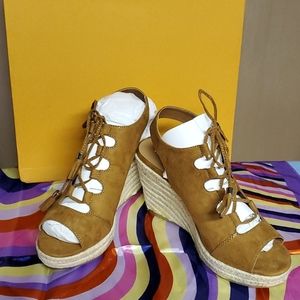 Report Wedge heel sandal